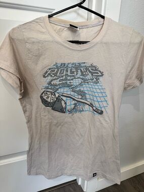 Wil Wheaton and Jinx collab Graphic D20 Dice Tee in Light Beige with Blue Print